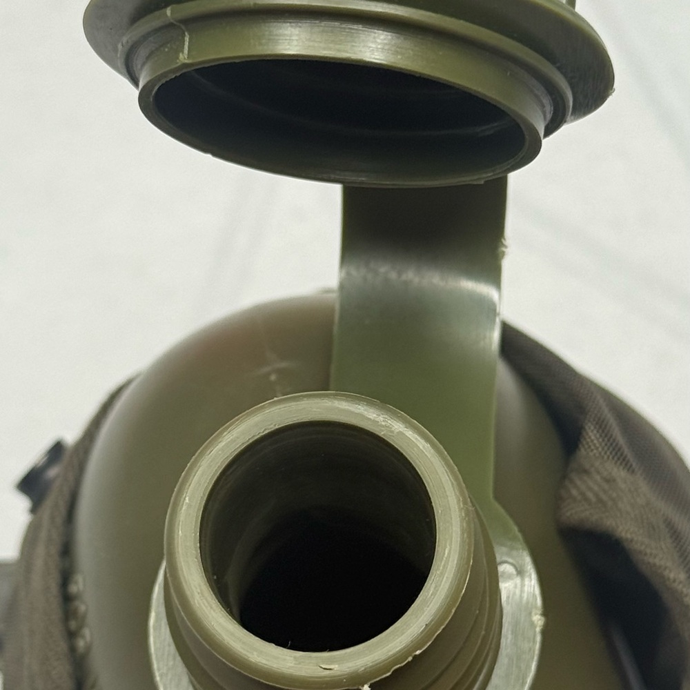 Retro Tactical Gear: Vintage Austrian Army Canteen & Cup Set - Picture 5 of 9